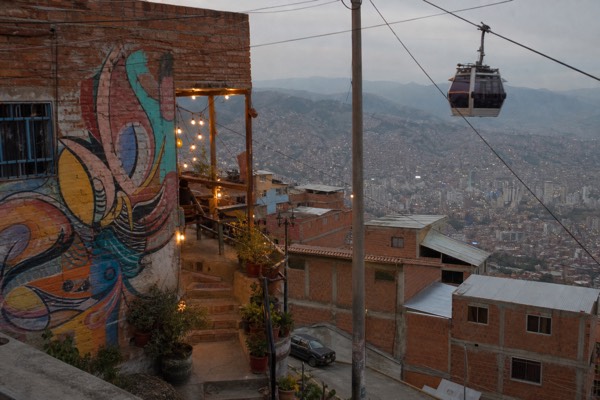 Comuna 13 Graffiti Tour, Cable Car & Street Food